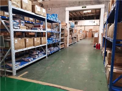 上海仓库出租，存放家具，闲置物品货物寄存，按天计费