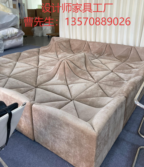 每天分享一款设计师家具：沙丘沙发